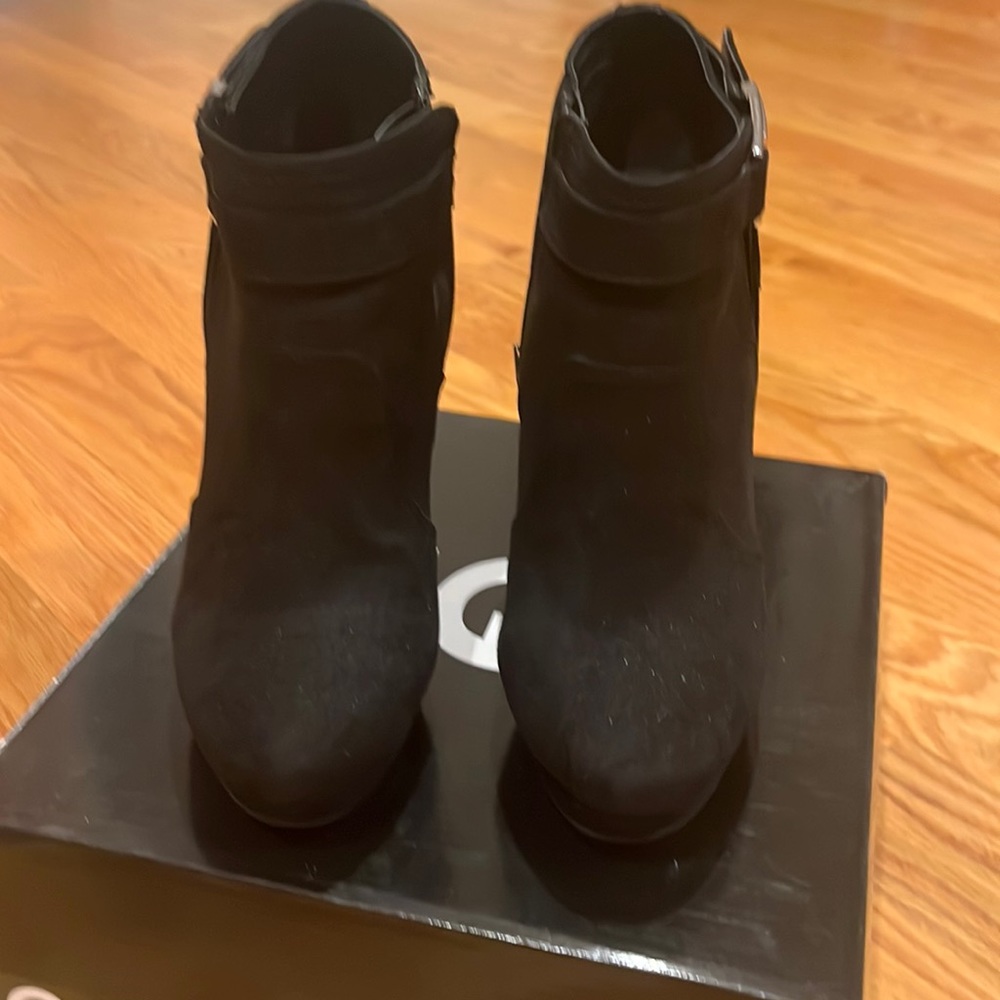 Guess suede bootie